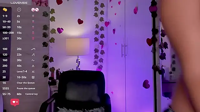 Snapshot of BonnieAnderson_ chatting on February 6, 8:02 pm BonnieAnderson online show from February 6, 8:02 pm