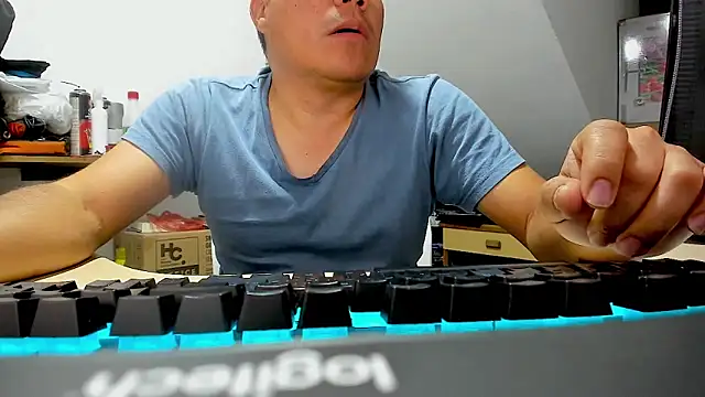 Snapshot of Jhonatan_Morales_S chatting on October 16, 4:46 am Jhonatan Morales S online show from October 16, 4:46 am