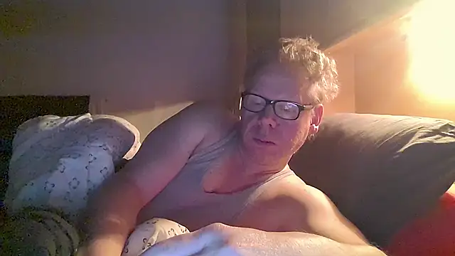 Snapshot of kinkyslet8 chatting on December 20, 6:53 am kinkyslet8 online show from December 20, 6:53 am