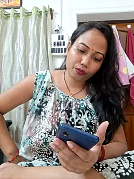 DREAM GIRL-30 online show from March 4, 7:30 am