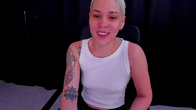 Snapshot of Charlee_pink chatting on September 13, 5:57 pm Charlee pink online show from September 13, 5:57 pm