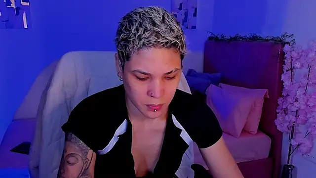 Snapshot of Charlee_pink chatting on October 28, 3:14 pm Charlee pink online show from October 28, 3:14 pm