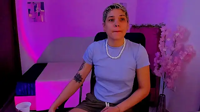 Snapshot of Charlee_pink chatting on November 5, 5:35 pm Charlee pink online show from November 5, 5:35 pm