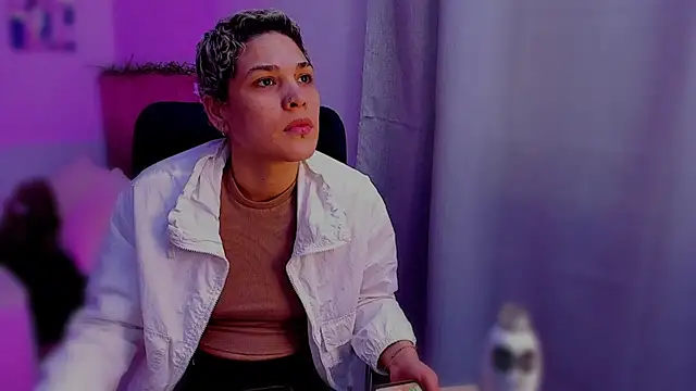 Snapshot of Charlee_pink chatting on November 13, 10:08 pm Charlee pink online show from November 13, 10:08 pm