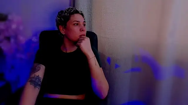 Snapshot of Charlee_pink chatting on November 16, 6:02 pm Charlee pink online show from November 16, 6:02 pm