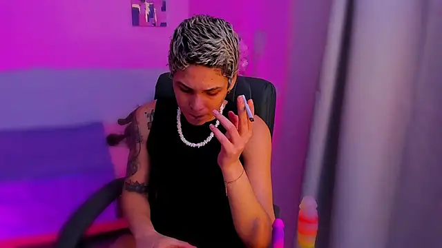 Snapshot of Charlee_pink chatting on November 22, 4:44 am Charlee pink online show from November 22, 4:44 am