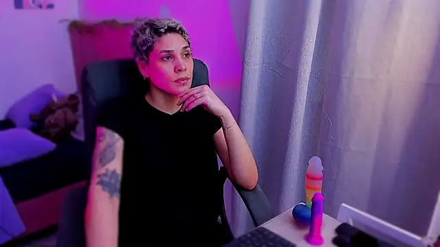 Snapshot of Charlee_pink chatting on November 29, 4:59 am Charlee pink online show from November 29, 4:59 am