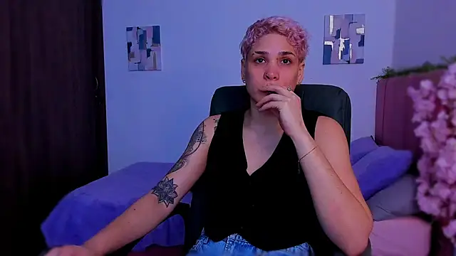 Charlee pink online show from December 17, 5:02 am