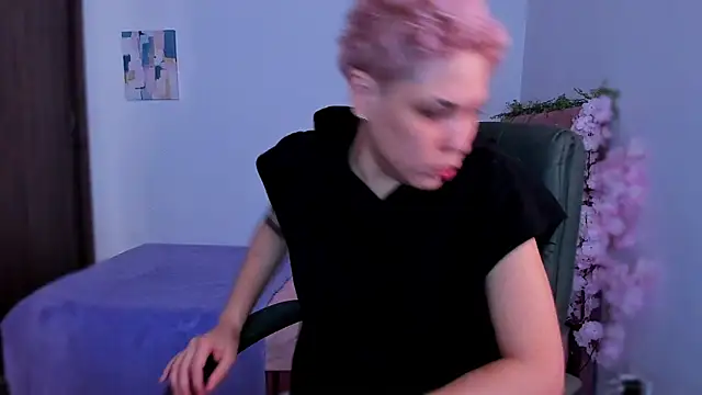 Charlee pink online show from December 17, 5:30 pm