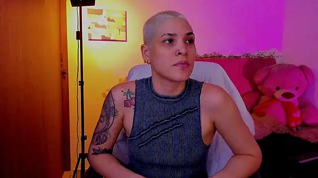 Charlee pink online show from April 9, 6:02 am