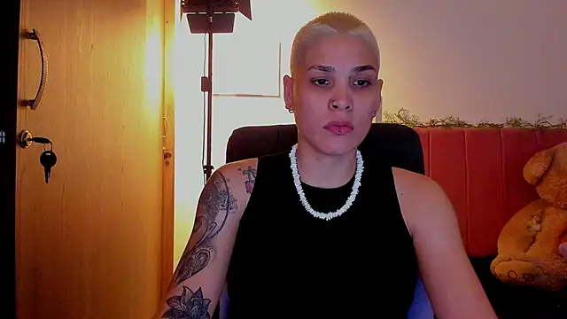 Charlee pink online show from April 15, 3:57 am