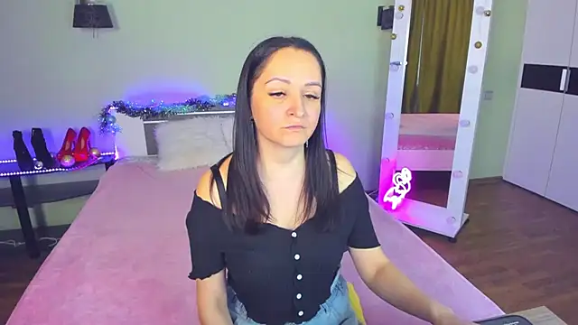 Snapshot of AngellLika chatting on December 5, 9:50 am AngellLika online show from December 5, 9:50 am