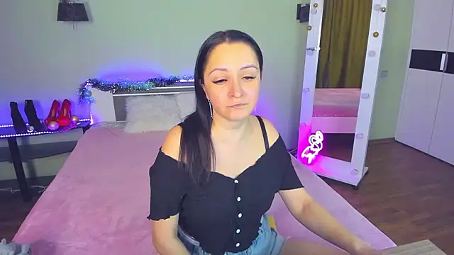 Snapshot of AngellLika chatting on December 5, 4:34 pm AngellLika online show from December 5, 4:34 pm