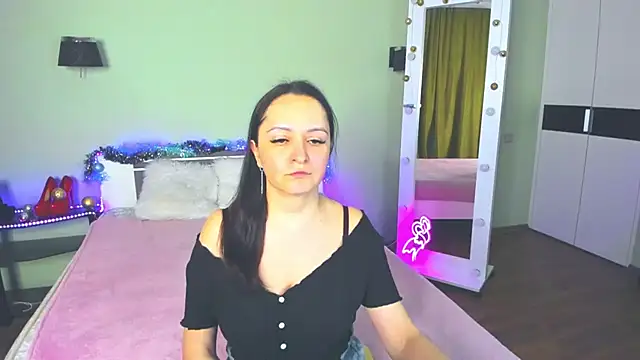 Snapshot of AngellLika chatting on December 12, 4:43 pm AngellLika online show from December 12, 4:43 pm