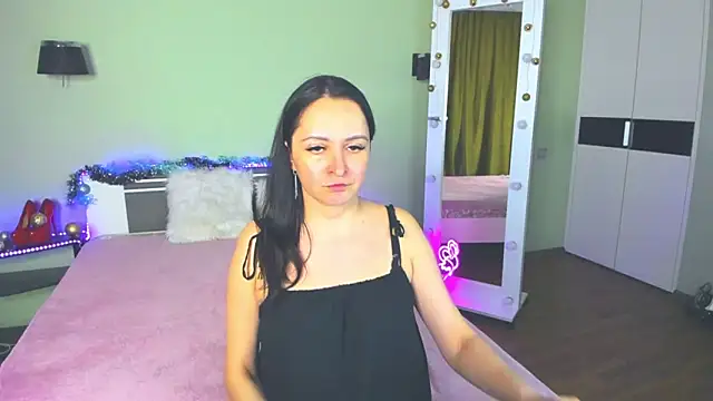 Snapshot of AngellLika chatting on December 13, 1:01 pm AngellLika online show from December 13, 1:01 pm