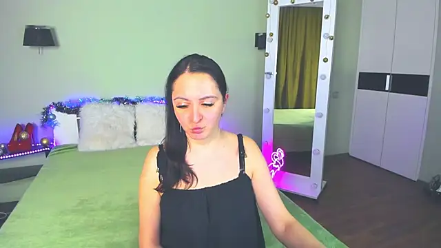 Snapshot of AngellLika chatting on December 13, 4:05 pm AngellLika online show from December 13, 4:05 pm