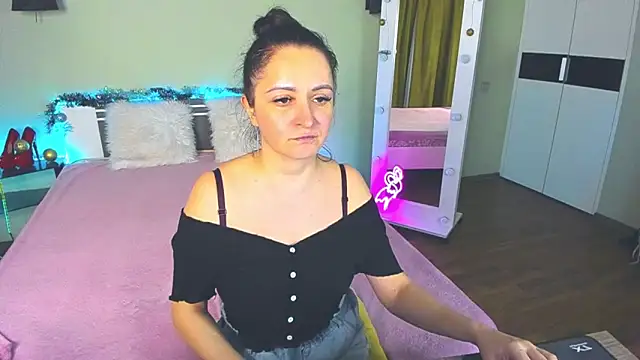 Snapshot of AngellLika chatting on December 15, 4:59 pm AngellLika online show from December 15, 4:59 pm
