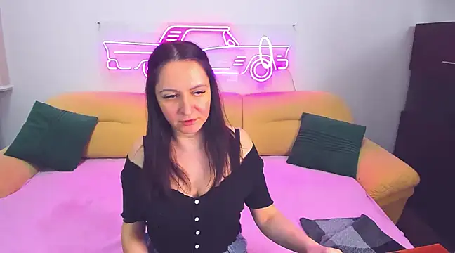 Snapshot of AngellLika chatting on December 19, 9:51 am AngellLika online show from December 19, 9:51 am