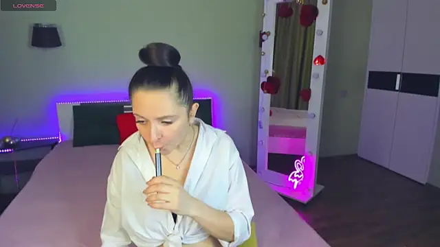 Snapshot of AngellLika chatting on September 25, 6:00 pm AngellLika online show from September 25, 6:00 pm