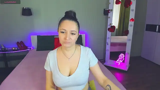 Snapshot of AngellLika chatting on October 5, 12:58 pm AngellLika online show from October 5, 12:58 pm