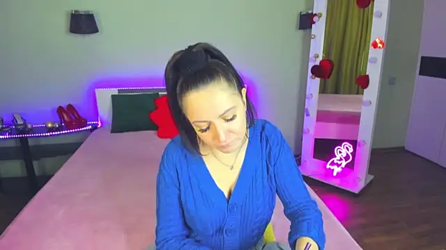 Snapshot of AngellLika chatting on October 18, 12:50 pm AngellLika online show from October 18, 12:50 pm