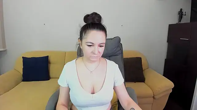 AngellLika online show from December 5, 1:42 pm