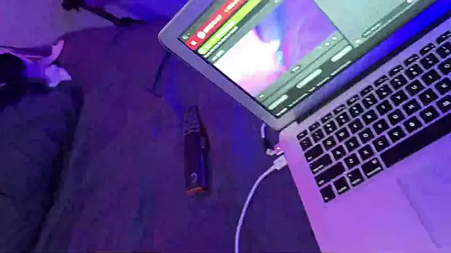 Snapshot of ChillzPnp chatting on December 18, 10:27 pm ChillzPnp online show from December 18, 10:27 pm