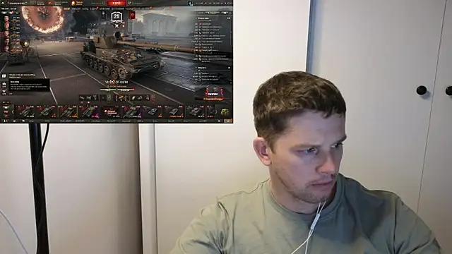 Snapshot of BigL0ve chatting on October 24, 2:46 pm BigL0ve online show from October 24, 2:46 pm