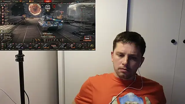 Snapshot of BigL0ve chatting on October 28, 2:42 pm BigL0ve online show from October 28, 2:42 pm