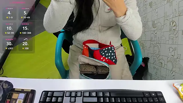 Snapshot of Abrillee1 chatting on March 8, 7:31 pm Abrillee1 online show from March 8, 7:31 pm