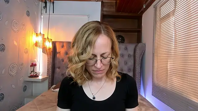 Snapshot of SammySanders chatting on February 8, 6:12 pm SammySanders online show from February 8, 6:12 pm