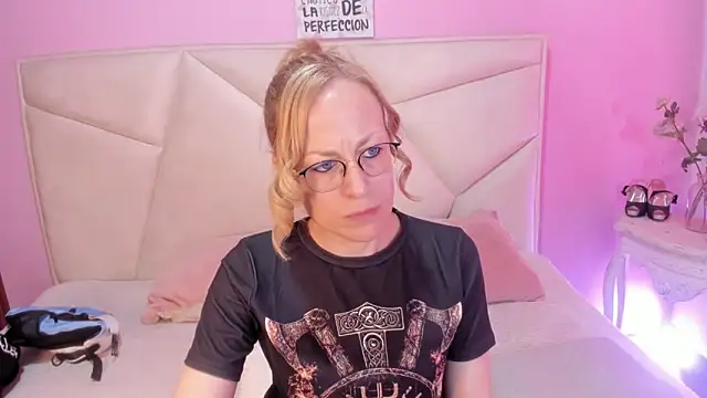 Snapshot of SammySanders chatting on September 24, 4:21 pm SammySanders online show from September 24, 4:21 pm