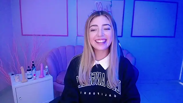 channel blonde a online show from December 13, 7:43 pm