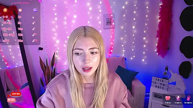 channel blonde a online show from March 19, 7:49 pm