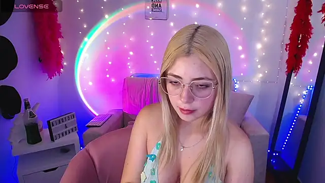 channel blonde a online show from March 21, 6:07 pm