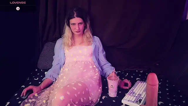 Alice Pinkhead online show from March 13, 3:28 pm