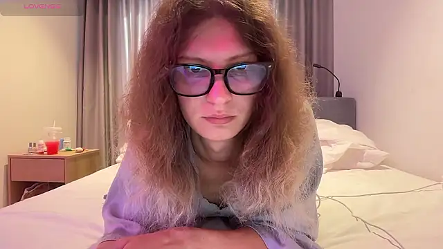 Alice Pinkhead online show from March 26, 8:20 am