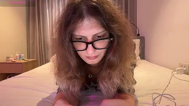 Alice Pinkhead online show from March 27, 7:58 am