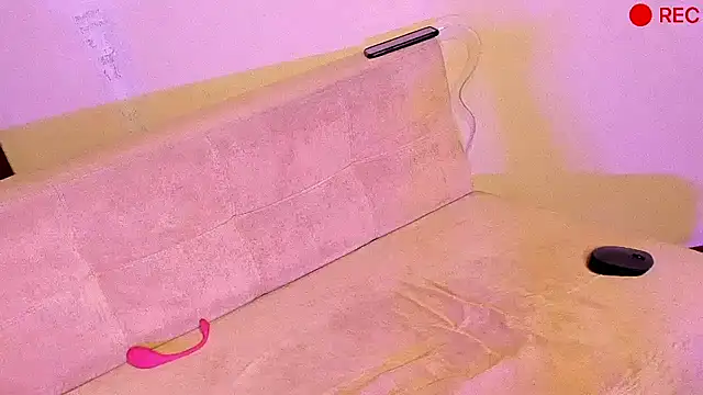 Nicholasrodrii online show from December 14, 4:45 am