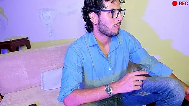 Nicholasrodrii online show from December 20, 9:50 pm