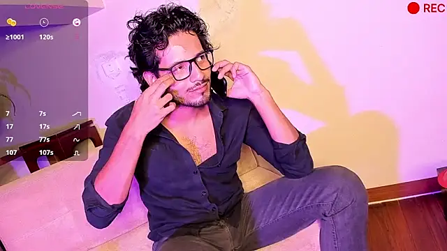 Nicholasrodrii online show from December 28, 2:43 am