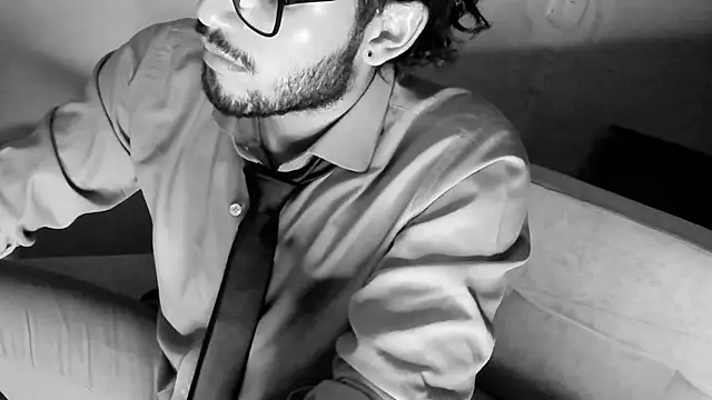 Nicholasrodrii online show from March 2, 4:17 am