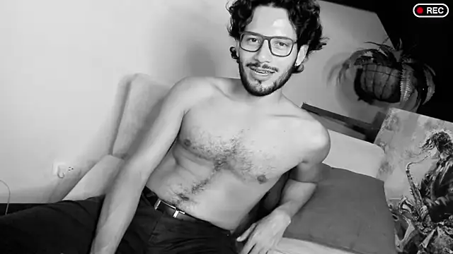 Nicholasrodrii online show from March 18, 2:04 am