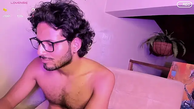 Nicholasrodrii online show from March 23, 5:10 am