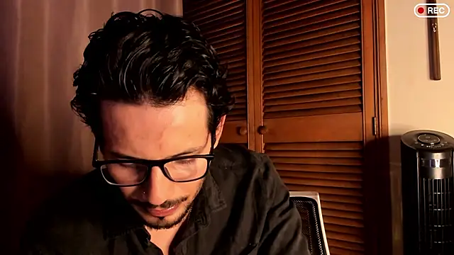 Nicholasrodrii online show from September 8, 11:37 pm