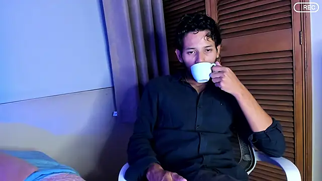 Nicholasrodrii online show from September 13, 11:48 pm