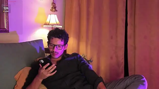 Snapshot of Nicholasrodrii chatting on April 9, 11:43 pm Nicholasrodrii online show from April 9, 11:43 pm