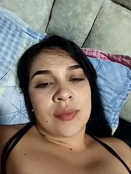 brianaGuzman online show from December 17, 4:18 am