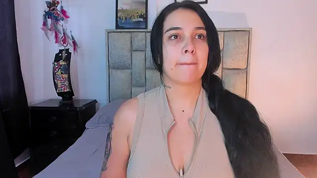 brianaGuzman online show from April 7, 6:19 pm