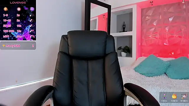 Snapshot of elisa_collins chatting on February 22, 7:58 pm elisa collins online show from February 22, 7:58 pm